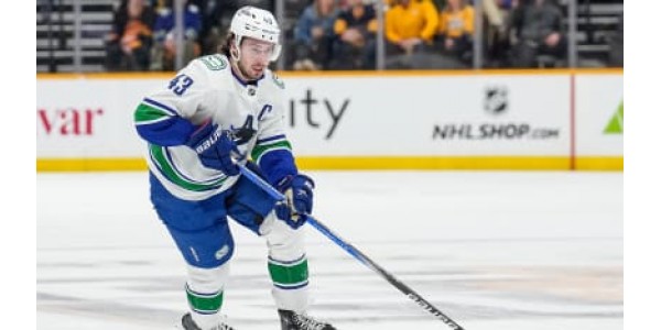 Le jeune nouveau capitaine Quinn Hughes injecte de nouvelles attentes aux Canucks de Vancouver Le jeune nouveau capitaine Quinn Hughes injecte de nouvelles attentes aux Canucks de Vancouver